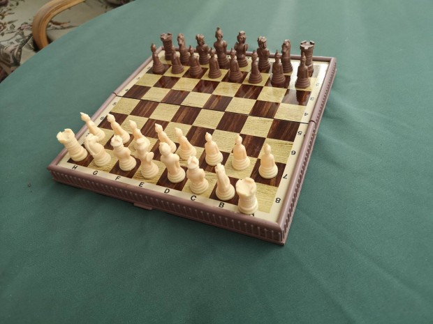 Sakkészlet, mágneses figurákkal