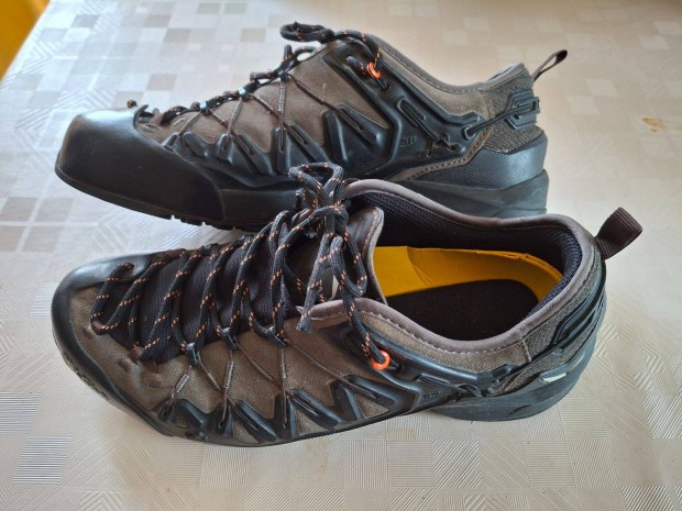 Salewa túracipő 42-es méretben eladó