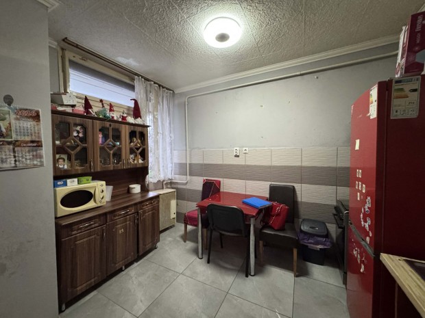 Salg�tarj�n D�ryn� �ton elad� 2 szob�s erk�lyes lak�s!