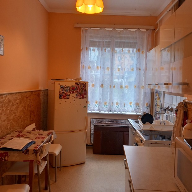 Salg�tarj�nban az Ac�lgy�ri �ton elad� lak�s