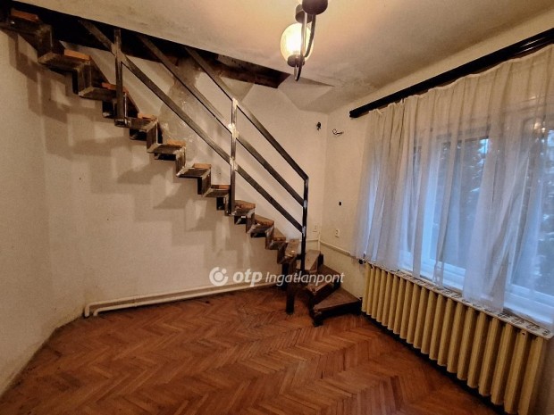 Salg�tarj�ni 118 nm-es h�z elad�