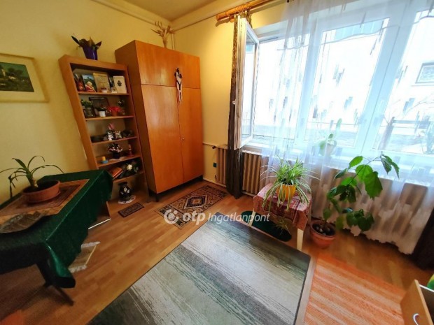 Salg�tarj�ni 219 nm-es h�z elad�