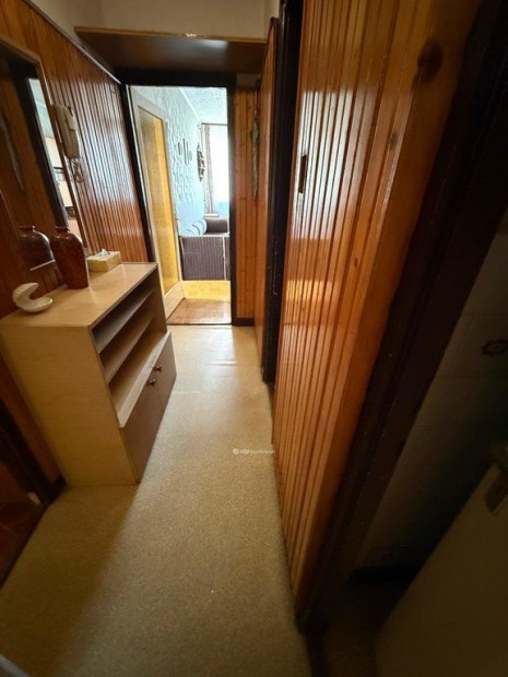 Salg�tarj�ni 51 nm-es lak�s elad�