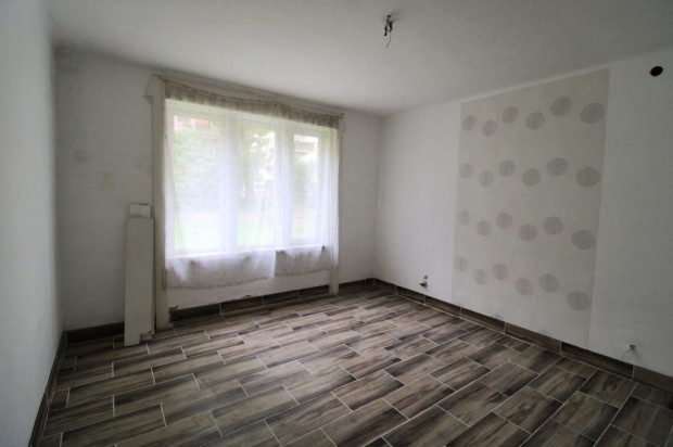 Salg�tarj�ni 62 nm-es lak�s elad�