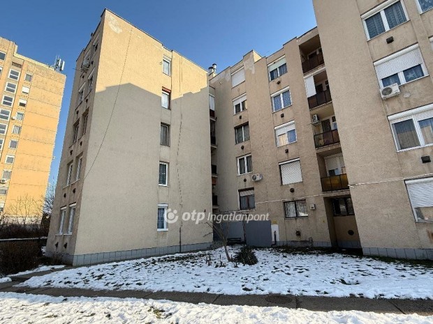 Salg�tarj�ni elad� 51 nm-es lak�s