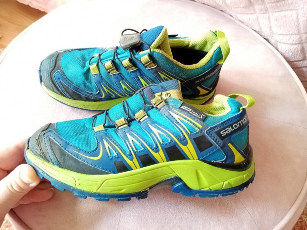 Salomon 32-es tracip 