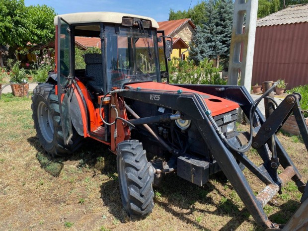Same Frutteto II 75 ültetvényes traktor homlokrakodóval