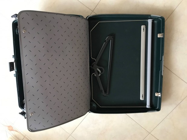 Samsonite 64cm-s merev műanyag klasszikus gurulós bőrönd