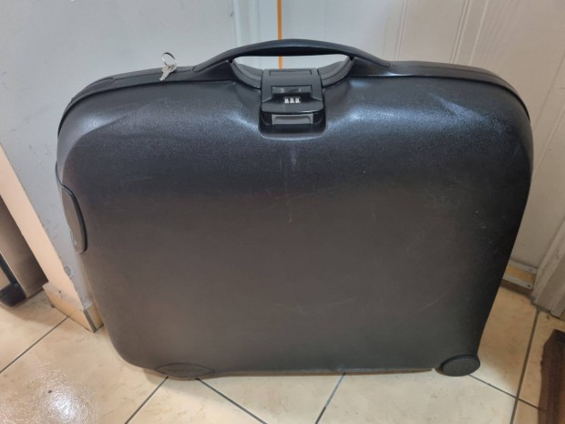 Samsonite négykerekes bőrönd