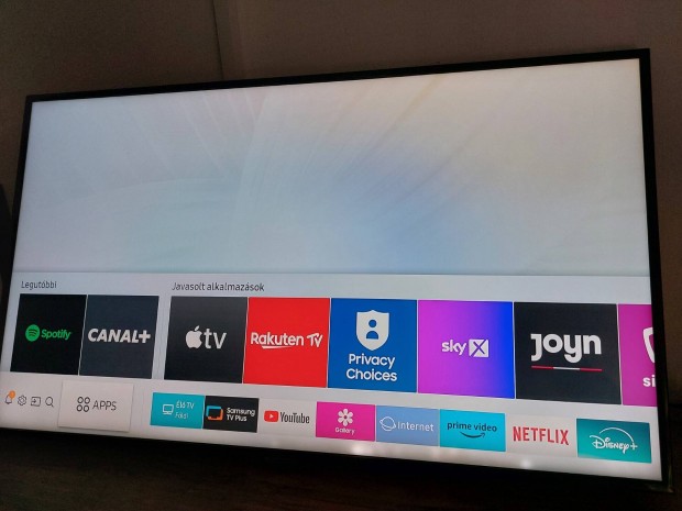 Samsung 110cm 4k uhd smart led tv.