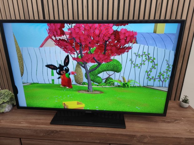 Samsung 120CM Smart Wifi LED TV. Mindig tv.