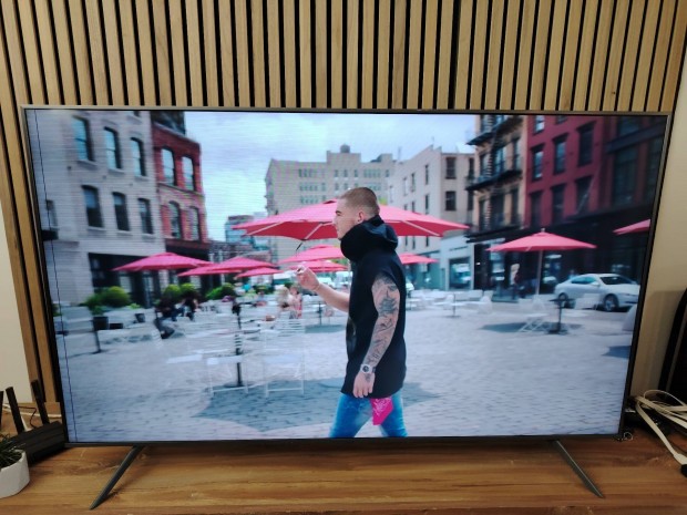 Samsung 152CM SMART WIFI 4K LED TV. Pixel hibval 