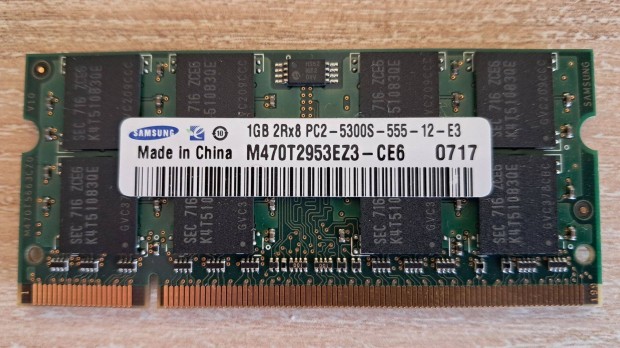 Samsung 1 GB PC2-5300S-555-12-E3 memória lapok ( 2 db )