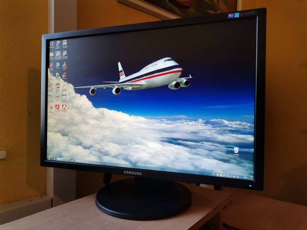 Samsung 24" LCD, 5ms, DVI, VGA, + HDMI, konzolhoz, talp nlkl