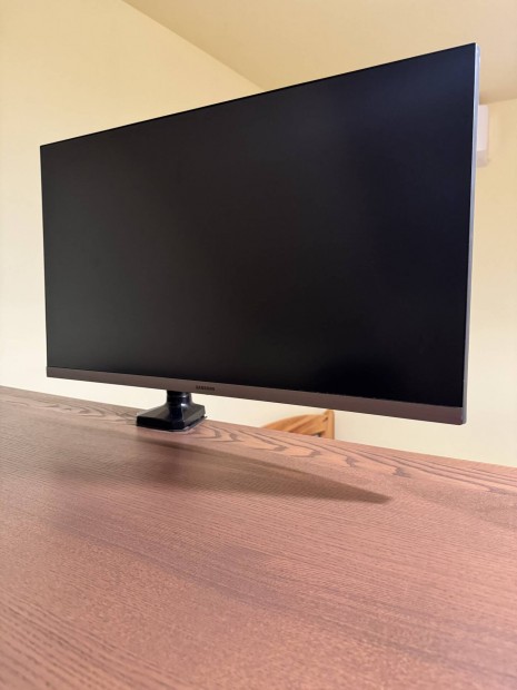 Samsung 28 inches 4k IPS LED HDR monitor VESA llvnnyal