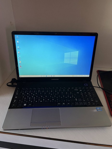 Samsung 300E Notebook elad 