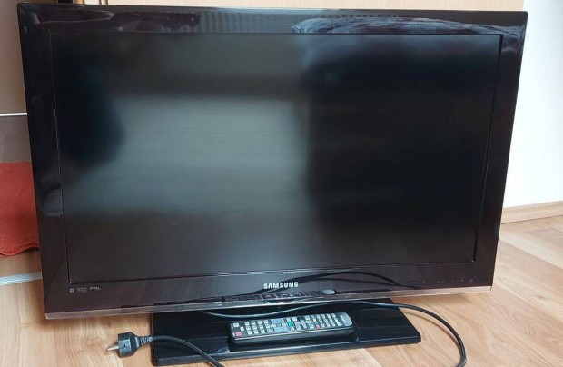 Samsung 32 LCD TV + távirányító