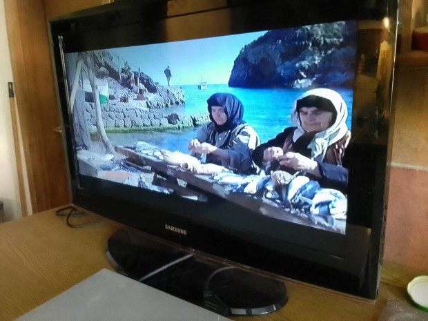 Samsung 32" 82 cm LCD HDMI VGA tv távirányítóval