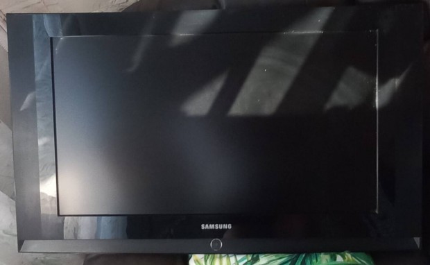 Samsung 32" LCD TV 