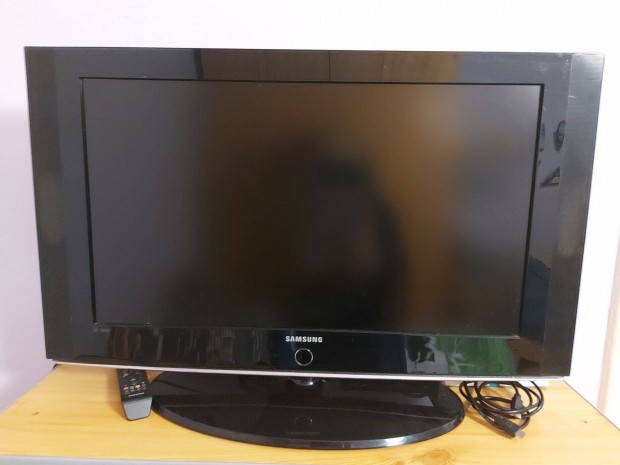 Samsung 32" LCD TV alkatrsznek elad