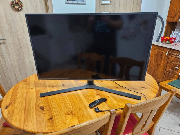 Samsung 43" RU7402 4K Sk Smart UHD TV