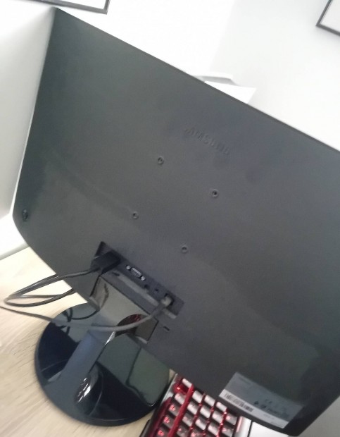 Samsung 63 cm velt gamer monitor 