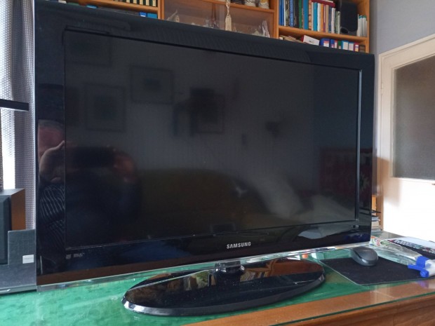 Samsung 81cm Fullhd TV elad 