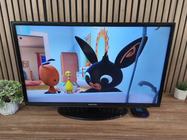 Samsung 82CM LED TV. Mindig tv.