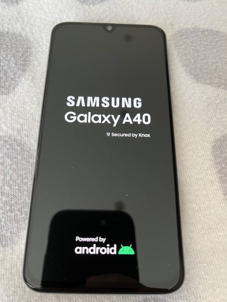 Samsung A40 fehér hátlappal eladó