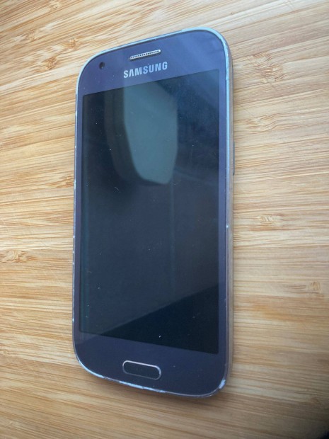 Samsung ACE4 mobiltelefon