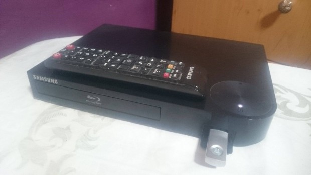 Samsung BD-F5100 USB HDMI blu-ray lejátszó és távirányító