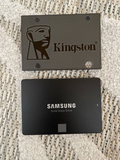 Samsung Evo 870 250GB Kingston A400 240GB SSD meghajto