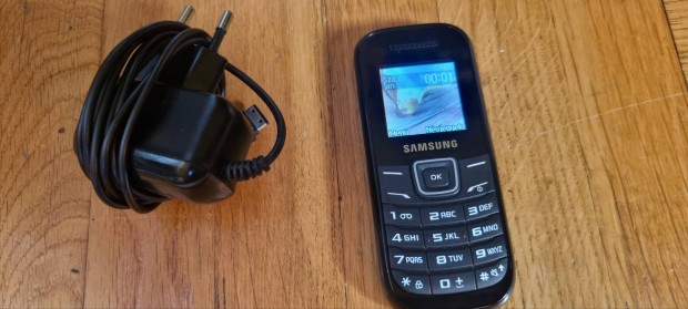 Samsung GT-E1200M Vodafonos mobil 