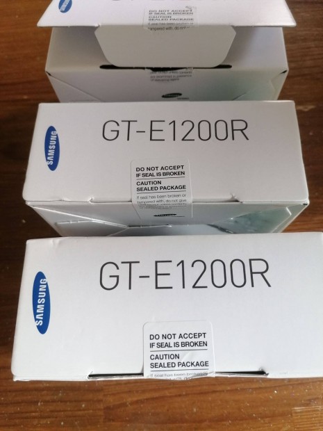 Samsung GT-E1200R gombos mobiltelefon