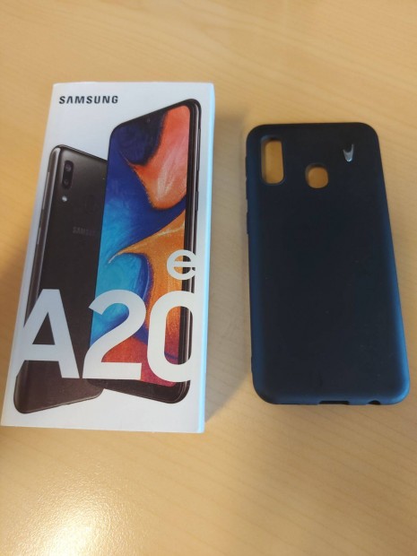 Samsung Galaxy A20e doboz, fekete szilikon tok, veg flia 2900Ft