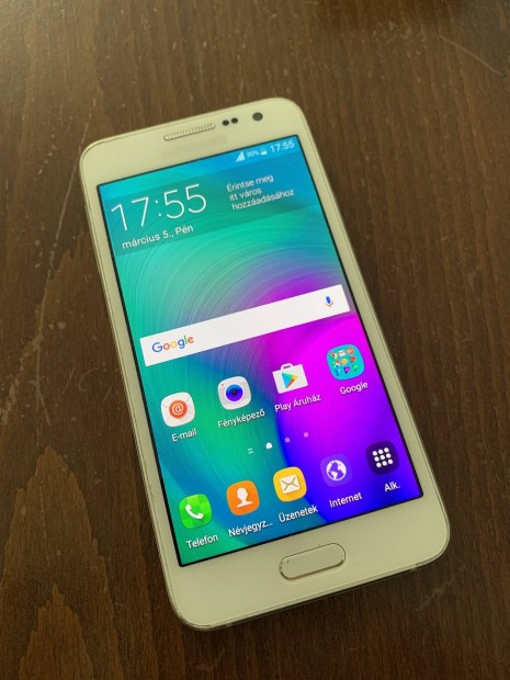 Samsung Galaxy A3 okostelefon