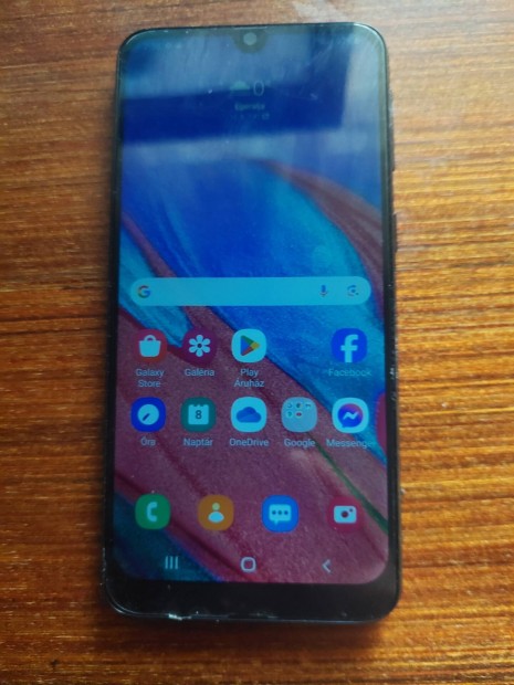 Samsung Galaxy A40 fggetlen mobiltelefon.