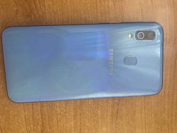 Samsung Galaxy A40 okostelefon