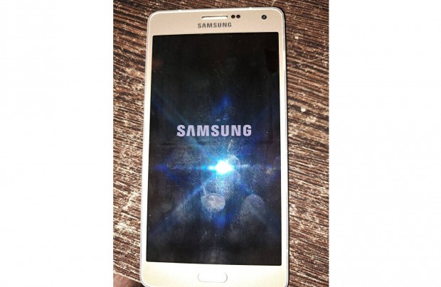 Samsung Galaxy A7 mobiltelefon elad