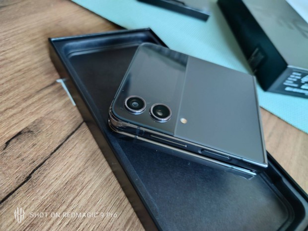 Samsung Galaxy Flip 4 Black - szinte j, gyri flis - Csere is lehet