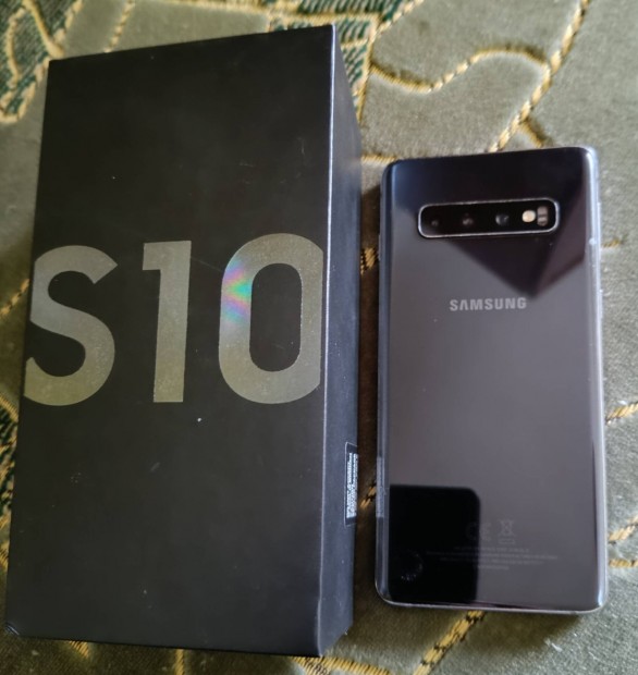 Samsung Galaxy S10 dobozban 