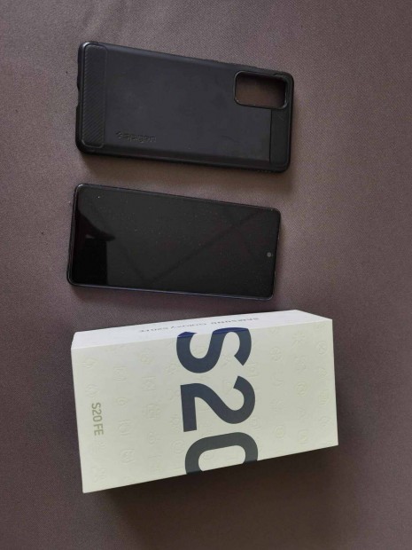 Samsung Galaxy S20 FE + extra tartozkok