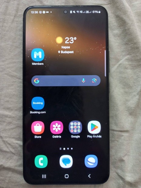Samsung Galaxy S22-es kivll llapot 2 ves telefon tokkal egytt