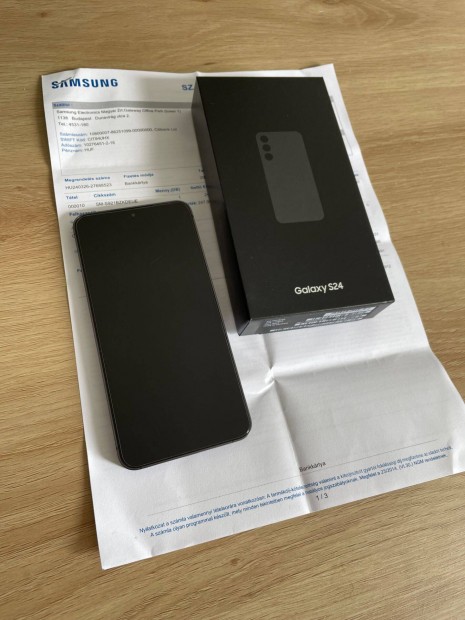 Samsung Galaxy S24 128GB fekete, 3 v Samsung garancia