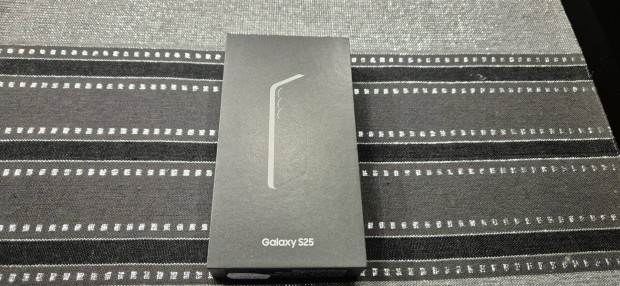 Samsung Galaxy S25 5G 12/256GB Dual Új 3 év Garanciával !