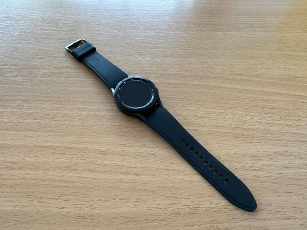 Samsung Galaxy Watch4 Classic LTE 42mm fekete