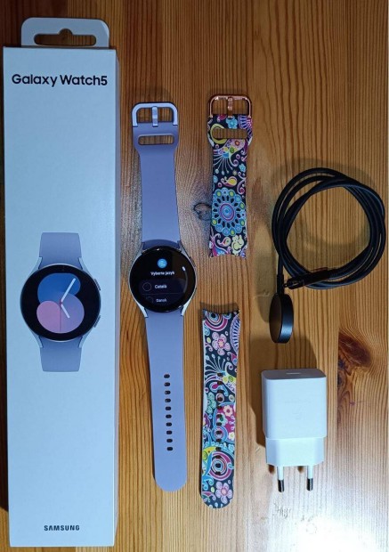 Samsung Galaxy Watch5 (Bluetooth, 40 mm), ezst, SM-R900