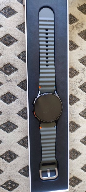 Samsung Galaxy Watch7 okosóra, soha nem használt