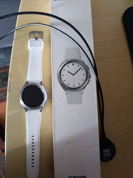 Samsung Galaxy Watch 4 Classic karra