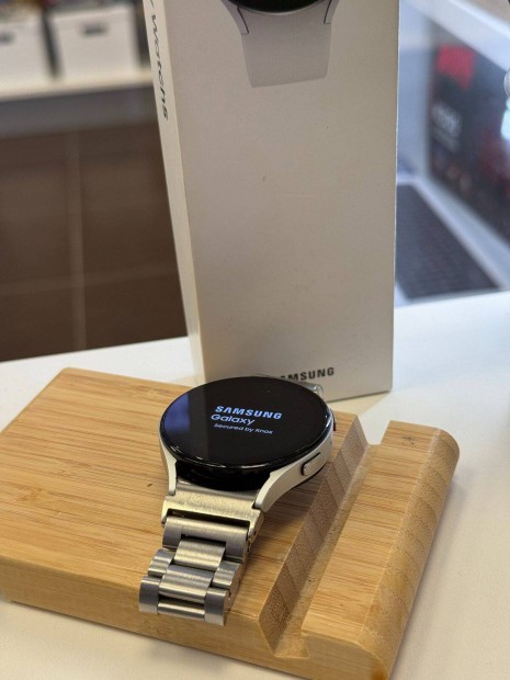 Samsung Galaxy Watch 5 GPS 44MM 3 Hónap Garancia
